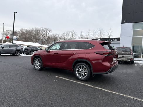 Used 2024 Toyota Highlander Limited image 8