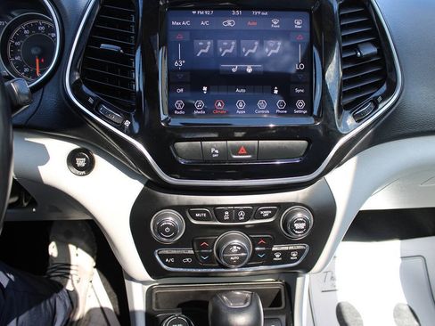Used 2019 Jeep Cherokee Limited AWD/4WD image 15