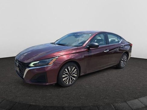 Used 2025 Nissan Altima 2.5 SV FWD image 7