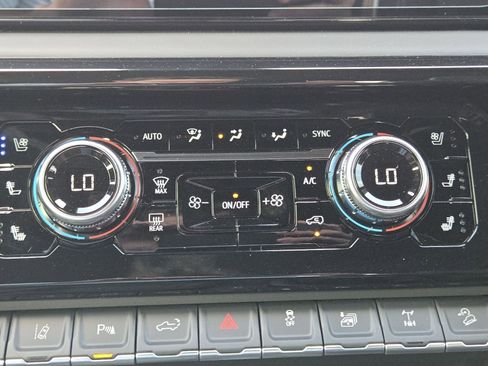 Used 2025 GMC Sierra 2500 AT4X image 37