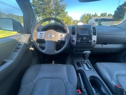 Used 2014 Nissan Frontier SL w/ SL Moonroof Package AWD/4WD image 14