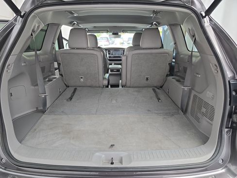 Used 2019 Toyota Highlander XLE image 13