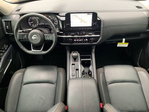 Used 2025 Nissan Pathfinder SL image 15