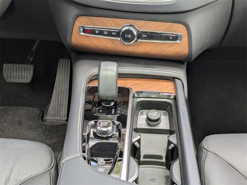 Certified 2025 Volvo XC90 B6 Plus image 20