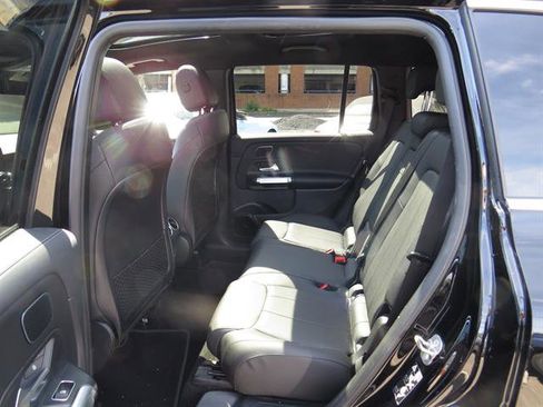 Used 2024 Mercedes-Benz GLB 250 4MATIC image 17