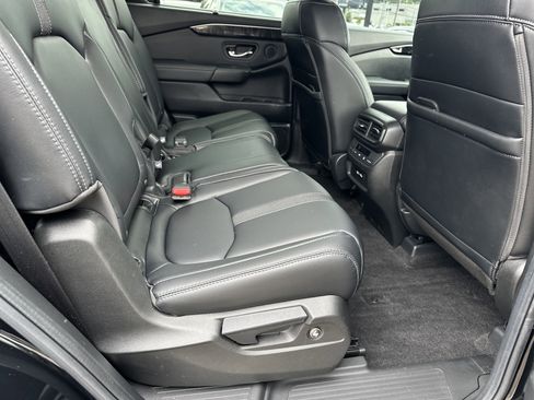 Used 2023 Honda Pilot Touring image 17
