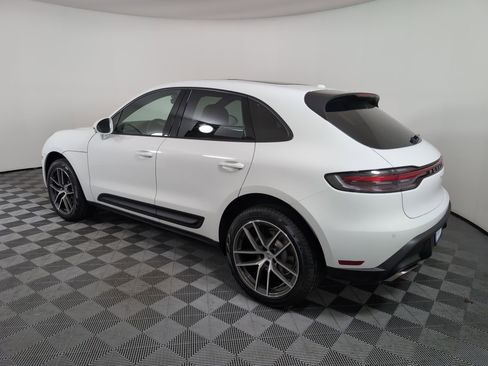 Certified 2025 Porsche Macan image 3