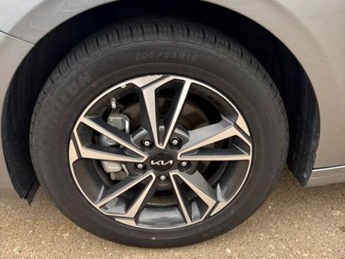 Used 2024 Kia Forte LXS FWD image 27
