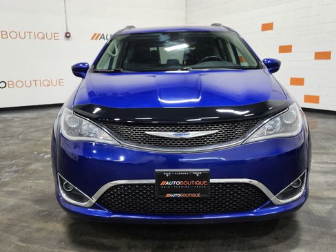 Used 2018 Chrysler Pacifica Touring-L image 11