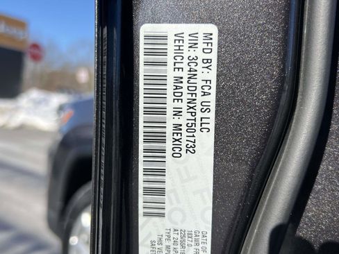 Used 2023 Jeep Compass Latitude image 26