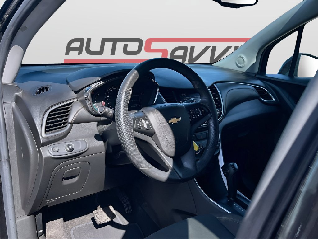 Used 2022 Chevrolet Trax LS w/ Tint and Cruise Package FWD image 9