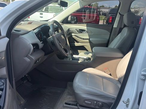 Used 2020 Chevrolet Traverse LT w/ LT Premium Package AWD/4WD image 22