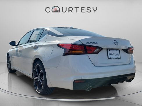 New 2025 Nissan Altima 2.5 SR image 2