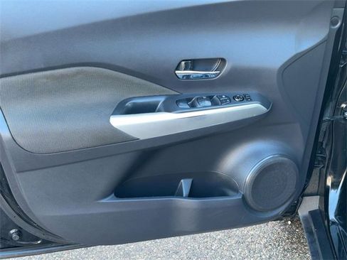 Used 2019 Nissan Kicks SV image 14