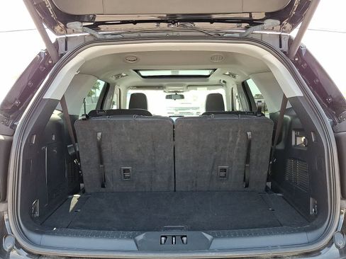 Used 2022 Ford Explorer XLT w/ Equipment Group 202A AWD/4WD image 32