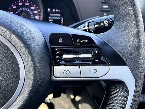 Used 2023 Hyundai Elantra SEL image 11