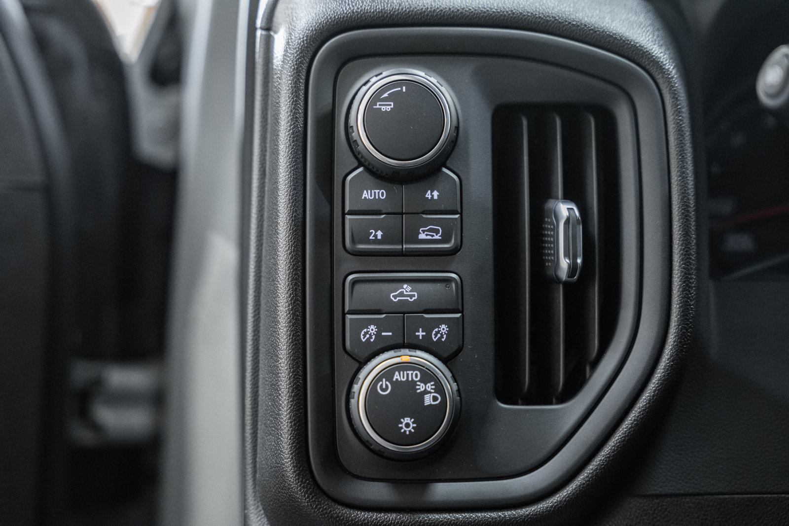 Used 2024 Chevrolet Silverado 1500 Custom w/ Turbomax Blackout Package AWD/4WD image 43