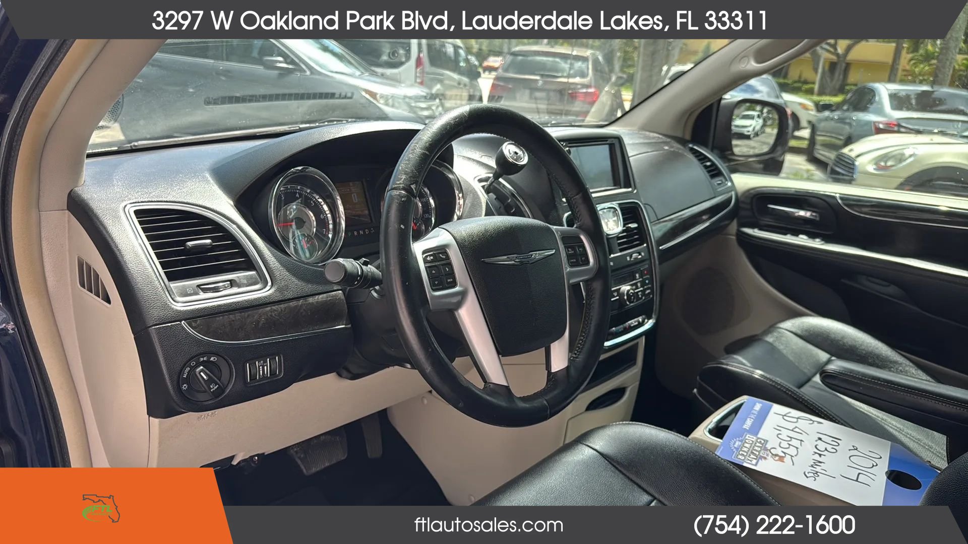 Used 2014 Chrysler Town & Country Touring-L FWD image 39