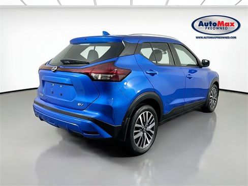 Used 2021 Nissan Kicks SV image 2