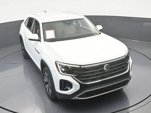 Used 2024 Volkswagen Atlas Cross Sport SE image 52