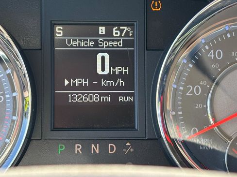 Used 2013 Chrysler Town & Country Touring-L w/ Driver Convenience Group FWD image 12