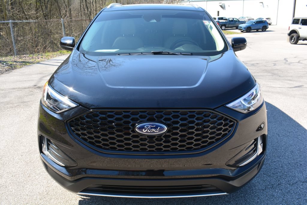 Used 2023 Ford Edge SEL w/ Convenience Package AWD/4WD image 2