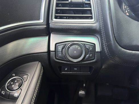 Used 2016 Ford Explorer Platinum AWD/4WD image 18