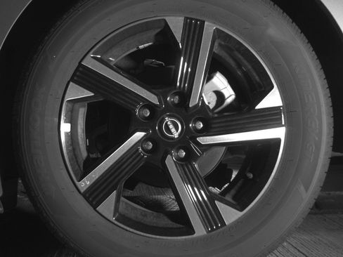 Used 2025 Nissan Sentra SV FWD image 17