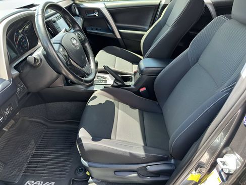 Used 2017 Toyota RAV4 XLE AWD/4WD image 10
