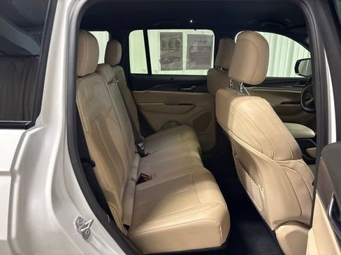 Used 2023 Jeep Grand Cherokee Limited w/ Luxury Tech Group II AWD/4WD image 24
