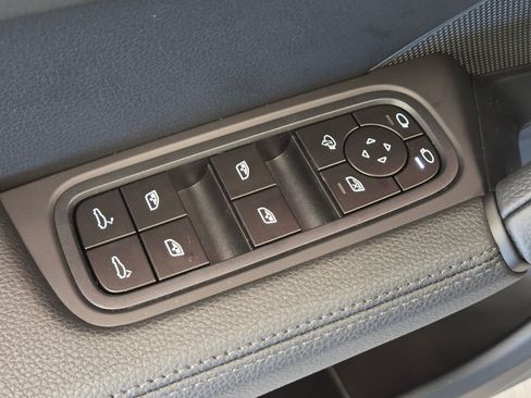 New 2026 Porsche Cayenne Base image 15