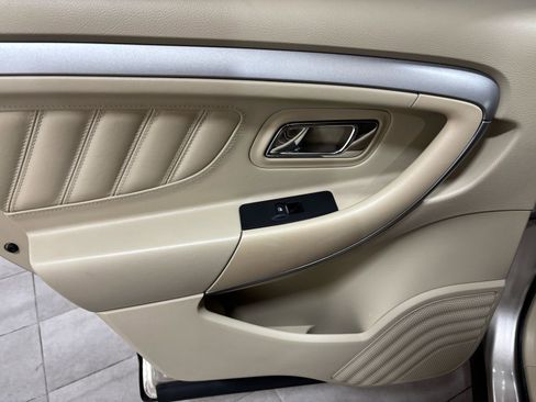 Used 2018 Ford Taurus SE image 18