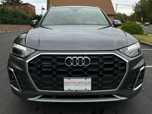 Used 2023 Audi Q5 e Premium w/ Convenience Package image 2