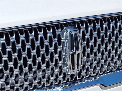 Used 2017 Lincoln Continental Select w/ Climate Package AWD/4WD image 29