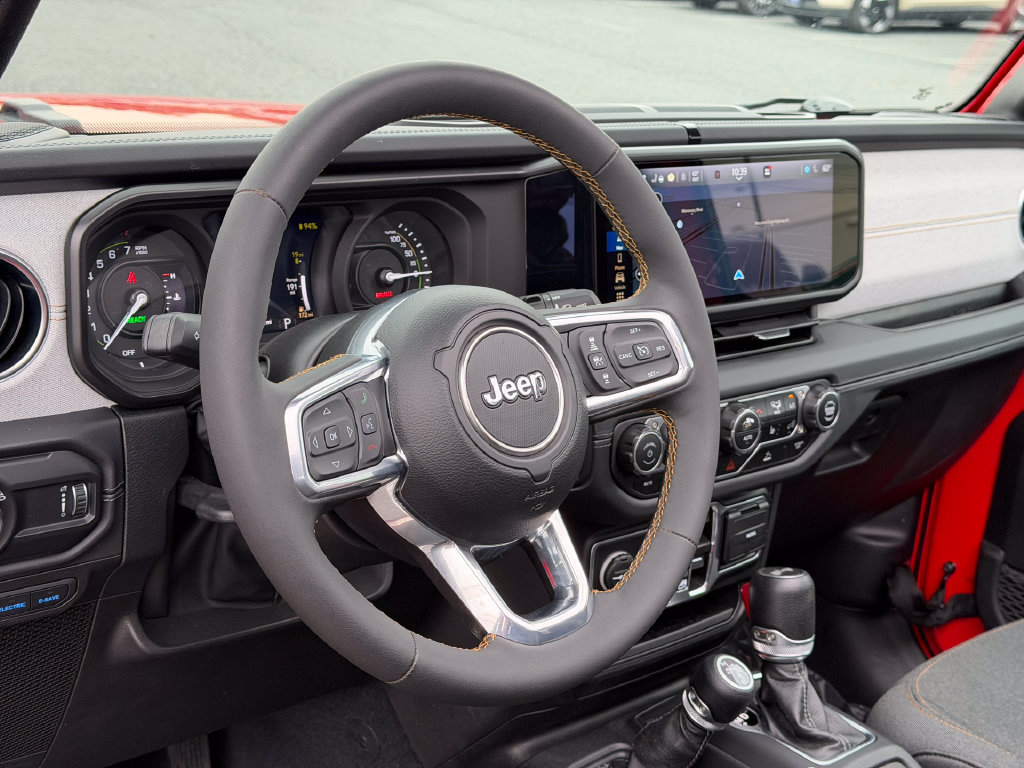 Used 2024 Jeep Wrangler Unlimited Sahara w/ Technology Group AWD/4WD image 25