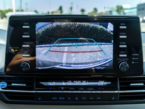 Used 2023 Toyota Sienna XLE FWD image 29