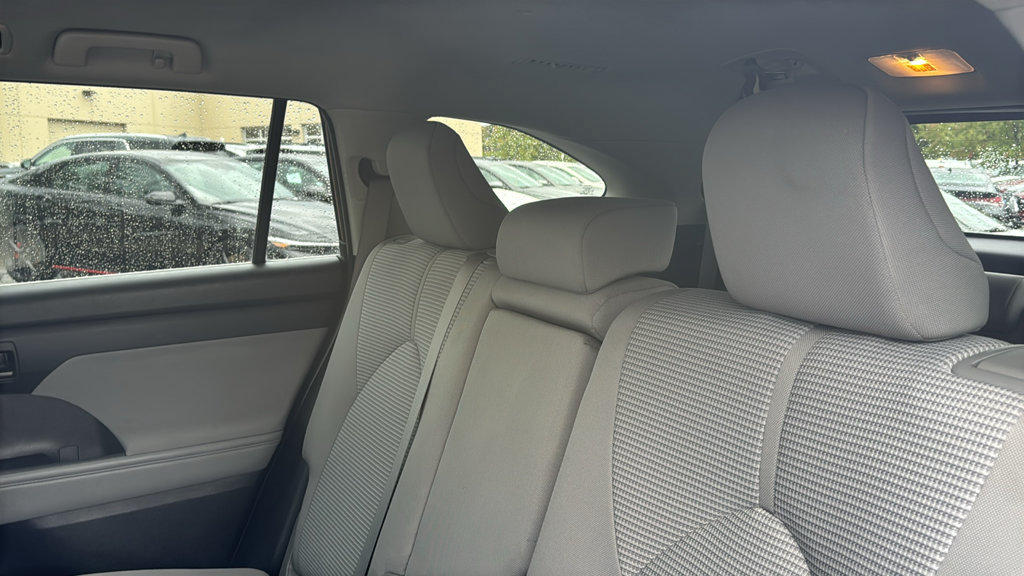 Used 2022 Toyota Highlander LE AWD/4WD image 26