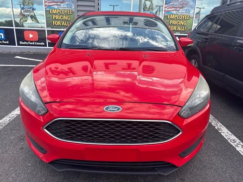 Used 2015 Ford Focus SE w/ Equipment Group 201A FWD image 2