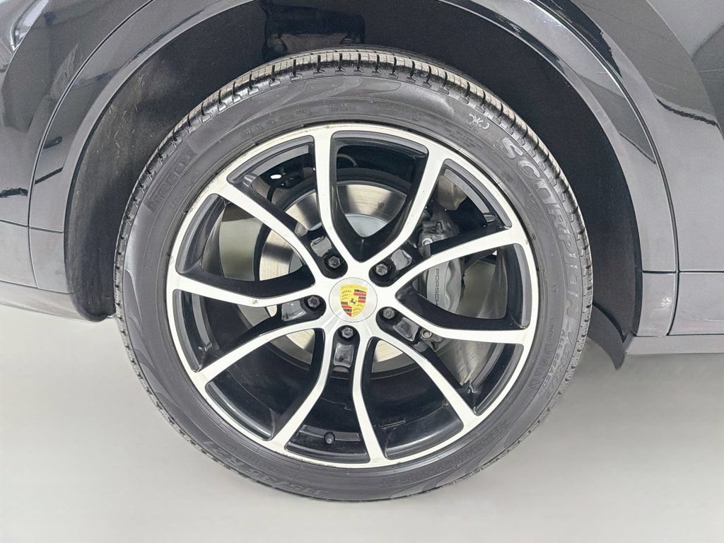 Certified 2023 Porsche Cayenne S AWD/4WD image 33
