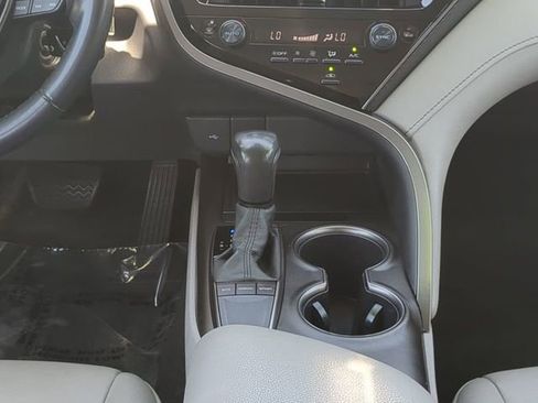 Used 2022 Toyota Camry SE image 18