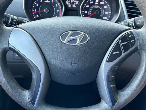Used 2015 Hyundai Elantra SE FWD image 3