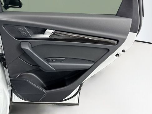 Used 2020 Audi Q5 e Premium w/ Convenience Package image 26