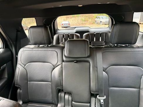 Used 2018 Ford Explorer Limited AWD/4WD image 23
