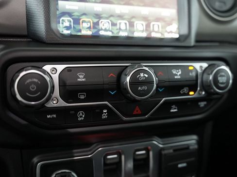 Used 2021 Jeep Wrangler Sport AWD/4WD image 23