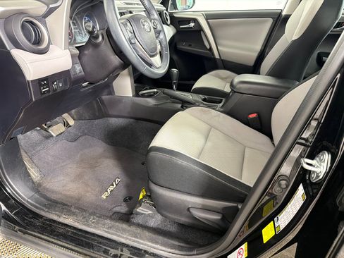 Used 2017 Toyota RAV4 XLE FWD image 11