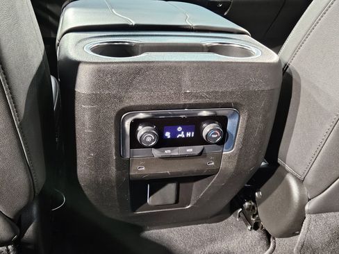 Used 2025 Chevrolet Tahoe Z71 AWD/4WD image 37