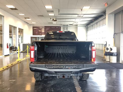 Used 2022 Ford F250 Lariat w/ Black Appearance Package AWD/4WD image 7