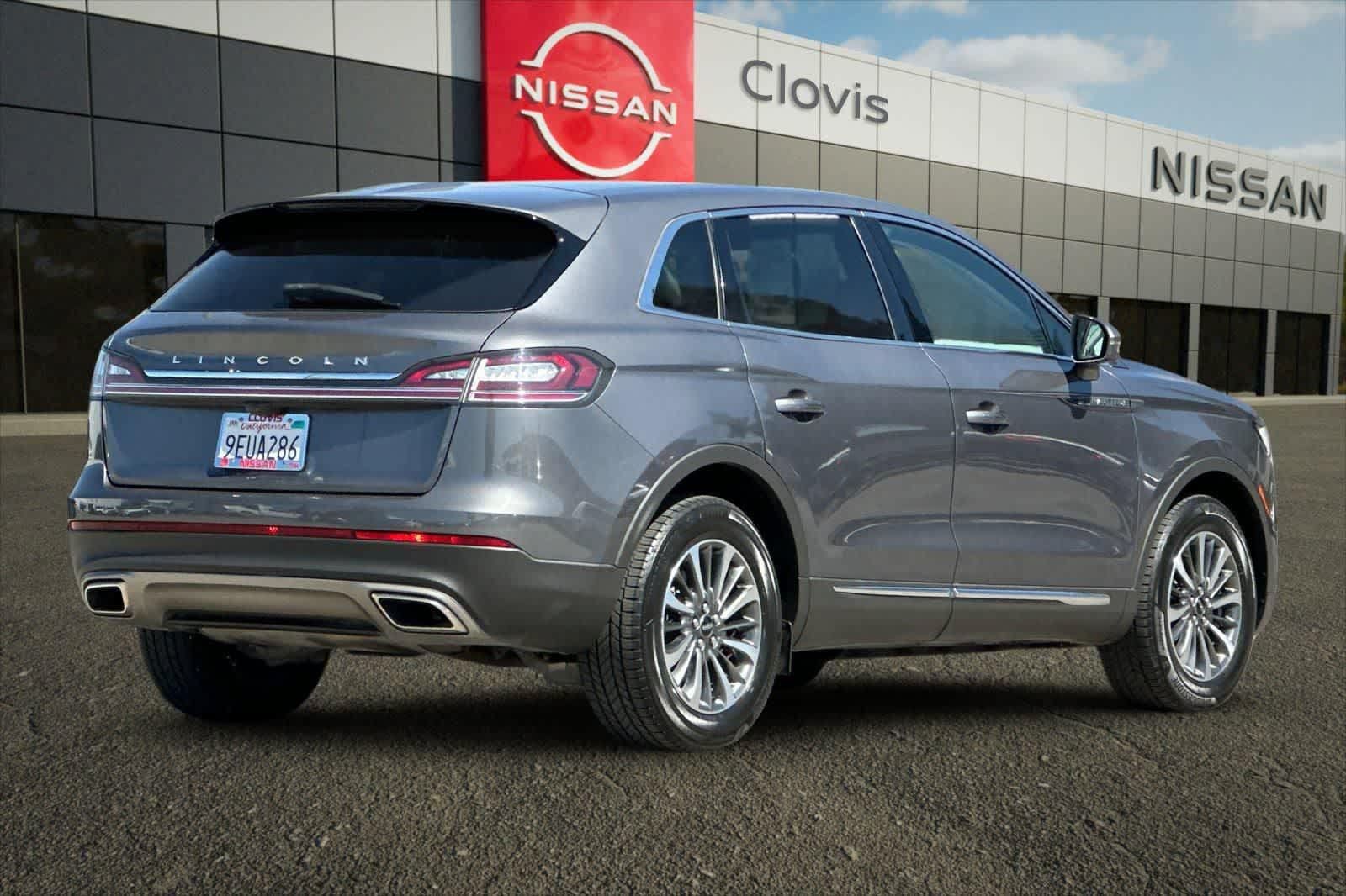 Used 2022 Lincoln Nautilus FWD w/ Premium Package image 3