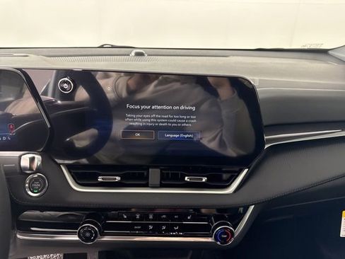 New 2026 Chevrolet Equinox LT w/ Safety and Technology Package FWD image 33