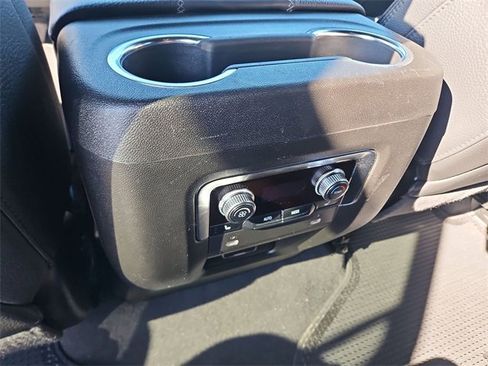 Used 2024 GMC Yukon XL Denali image 21